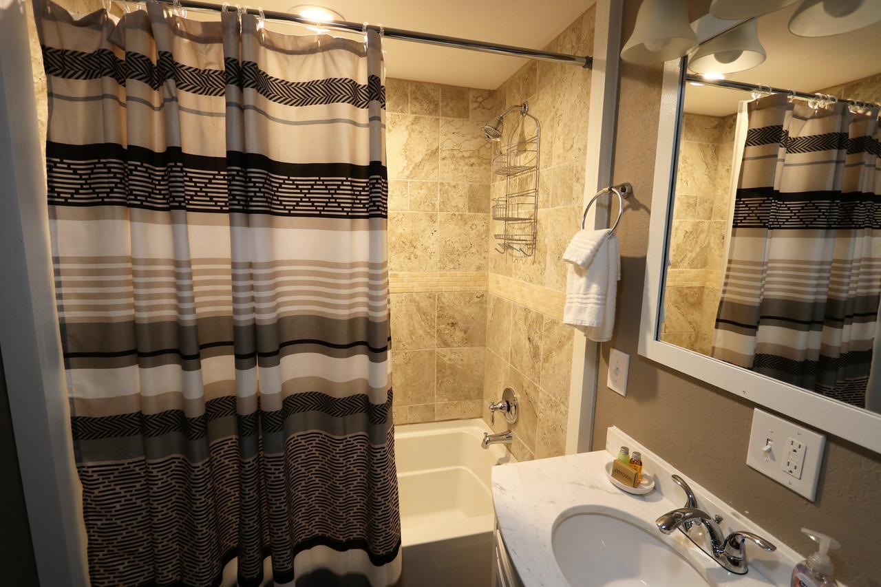 Brimley Motel Suites 외부 사진