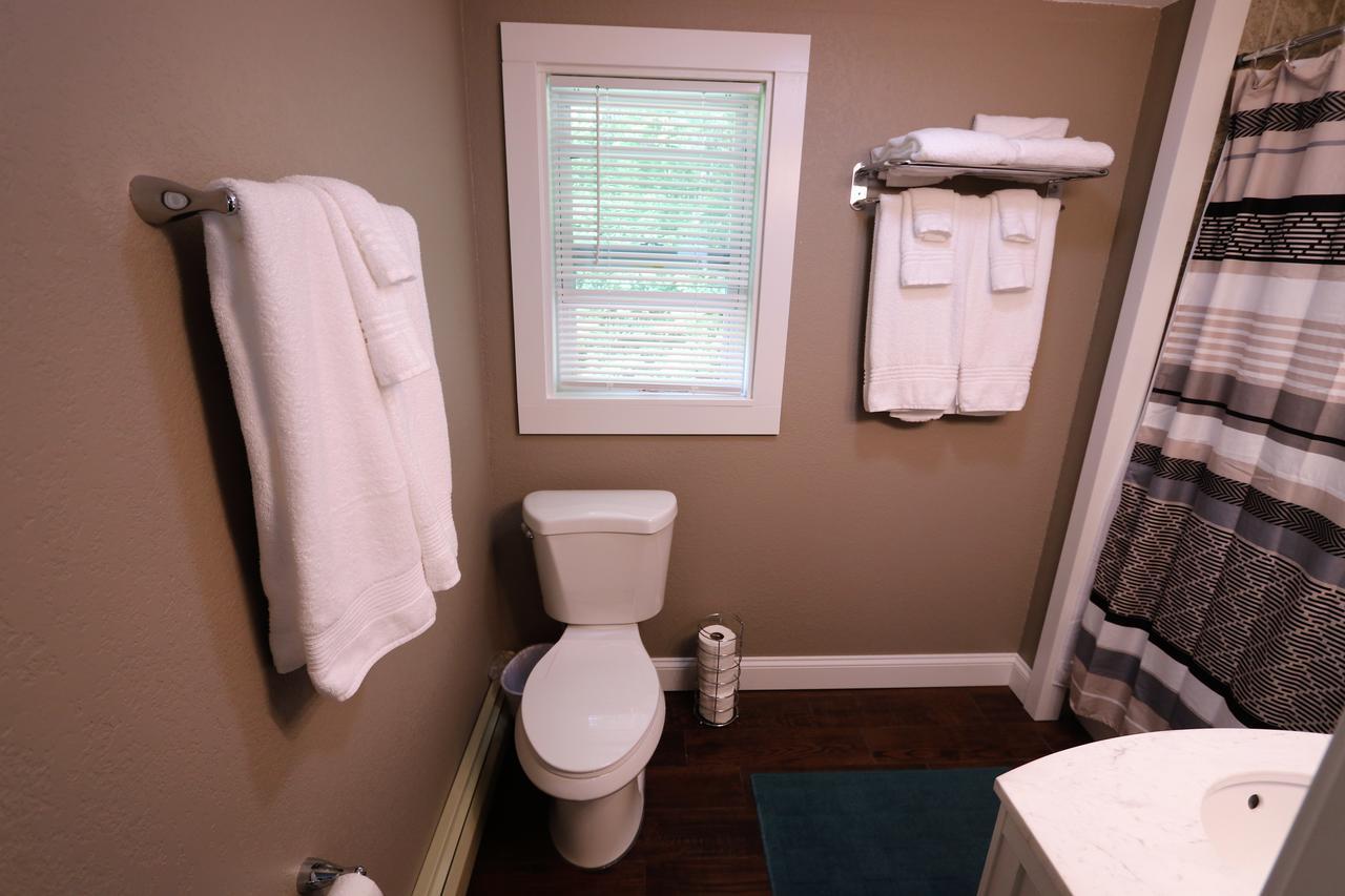 Brimley Motel Suites 외부 사진